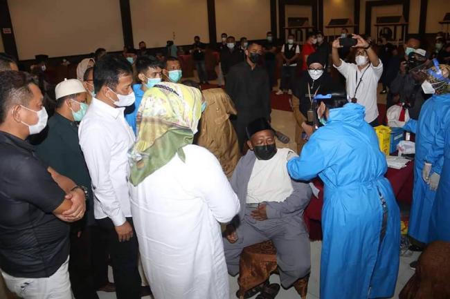 Jelang Bulan Puasa, 1.760 Imam Masjid dan Mubalig Divaksin