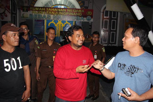 Terdakwa Korupsi ini Bebas Sambil Genggam Kitab Suci