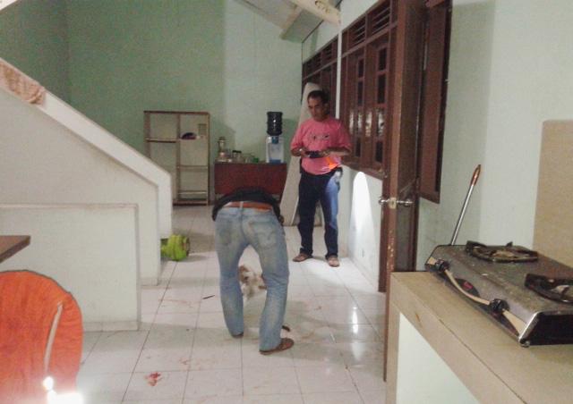 Setelah Ditikam Perampok, Jonathan Sempat Keluar Lewat Jendela 