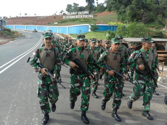 Ratusan Prajurit dan ASN Lantamal IV Tanjungpinang Gelar Lintas Medan