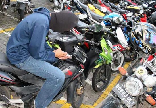 Antar Cewek ke Pasar Malam, Motor Hilang Dibawa Maling