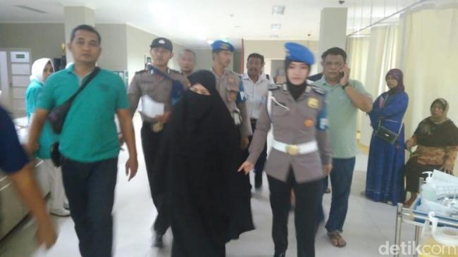 Bom Pasuruan, Istri Pelaku Diamankan