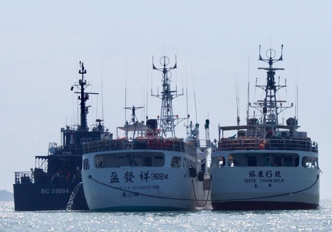 Petugas DJBC Kepri Tangkap Dua Kapal Mirip Win Long