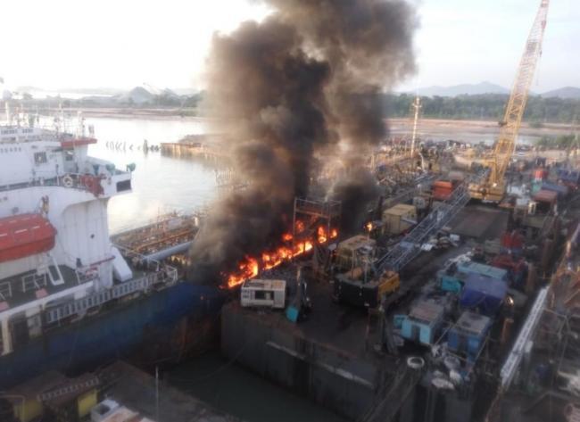 Diperiksa Polisi, Saksi Sebut Tak Ledakan saat Kebakaran Kapal di PT MOS Karimun