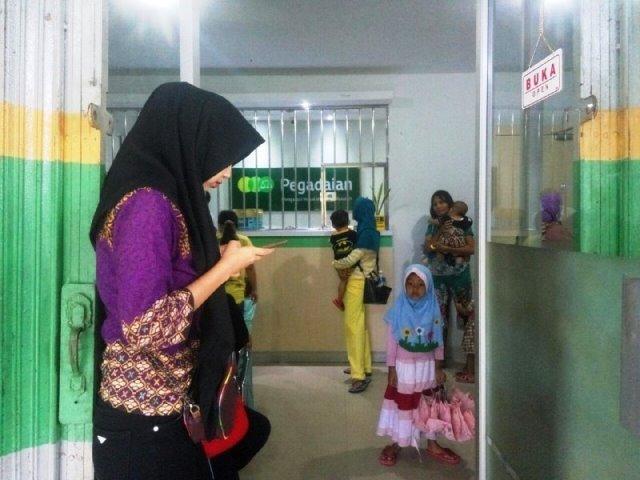 Jelang Lebaran, Warga Ramai-ramai Tebus Barang di Pegadaian