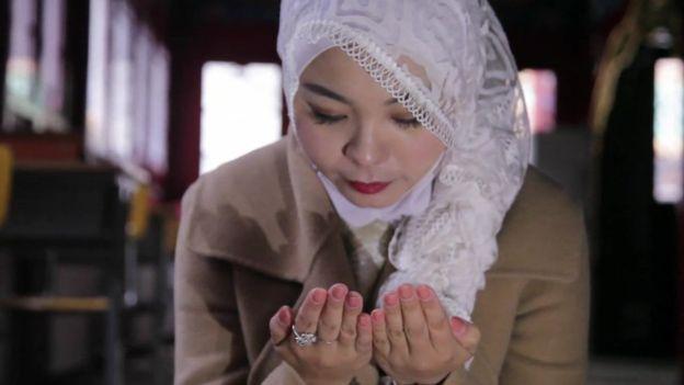 Memakai Jilbab, Muslimah di China Ini Dianggap Tak Waras? 