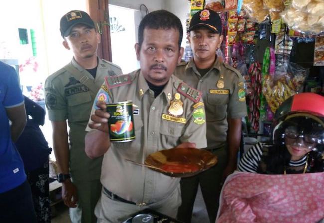 Satpol PP Razia Toko-toko Terkait Cacing Pita di Sarden