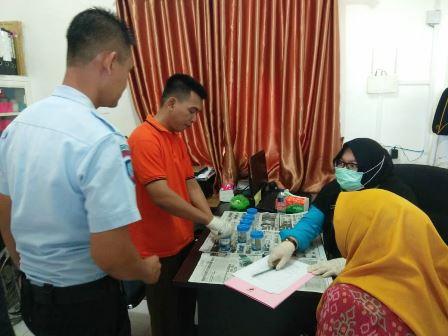 Giliran Pegawai Rutan dan Lapas Tanjungpinang Jalani Tes Urine