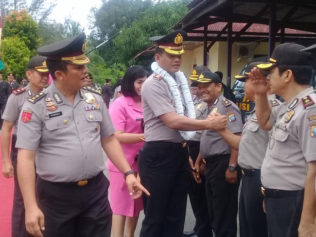 AKBP Nugroho Dwi Karyanto Disambut Pedang Pora di Mapolres Natuna