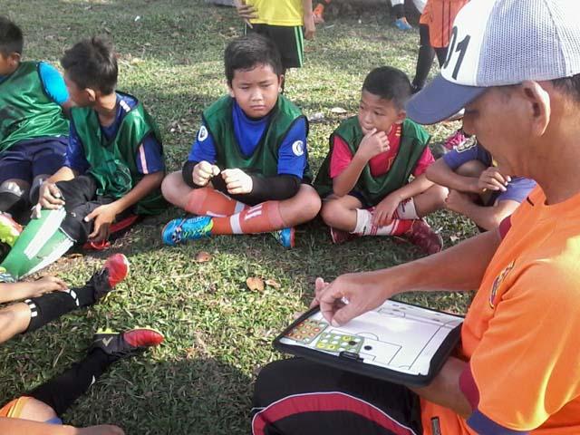 Sekolah Sepak Bola Karimun Luput dari Perhatian Pemerintah