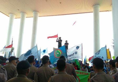 Serikat Pekerja Demo di Kantor Gubernur Kepri, Ini Tuntutan Mereka