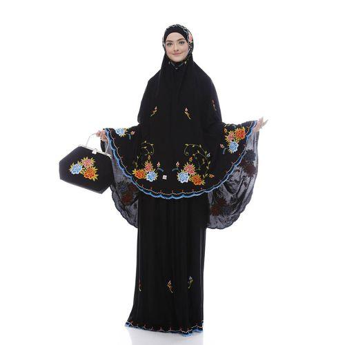 Pilihan Mukena-Mukena Cantik, Mukena Dian Sastro Tak Kalah Menarik
