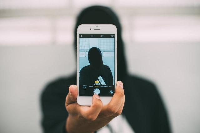 Brigpol Dewi Dipecat Gegara Selfie Seksi Diumbar Napi