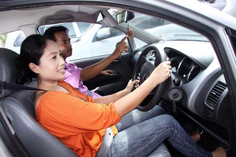 Anda Dilanggar Mobil Kursus Mengemudi? Ini Dia Orang yang Mesti Bertanggungjawab