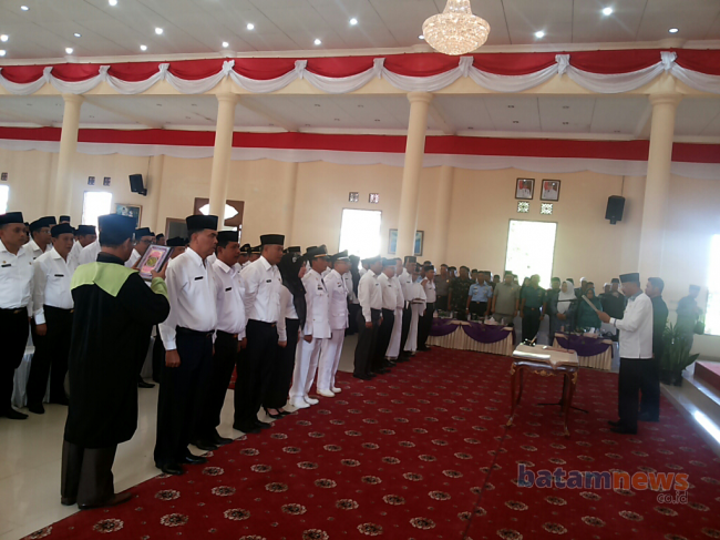 Bupati Natuna Lantik Ratusan Pejabat, Sekda Diganti 