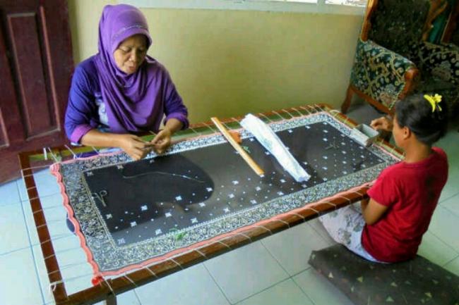 Tudung Manto, Cendramata dari Tanah Melayu yang Bernilai