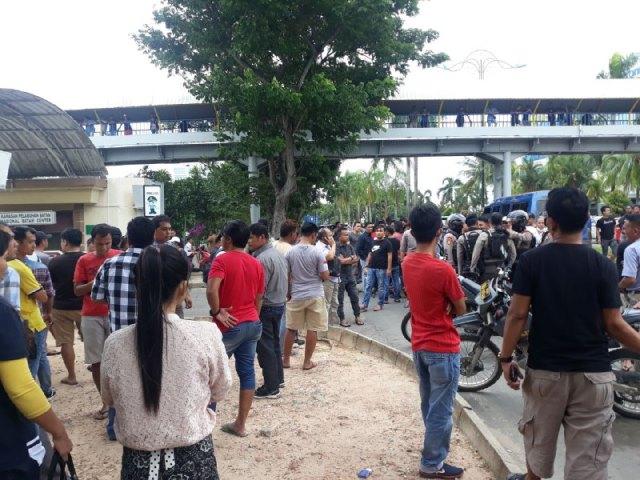 Tak Pernah Akur, Taksi Pangkalan dan Online Ribut Lagi di Batam Centre
