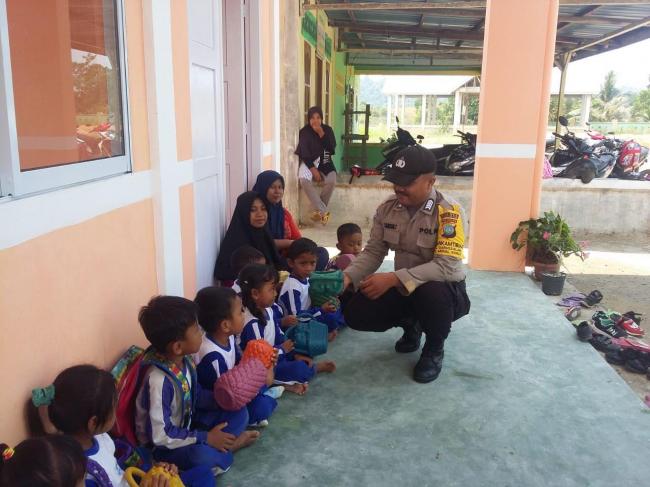 Cerita Bripka Samson, Sisihkan Gaji untuk Celengan Ratusan Anak-anak