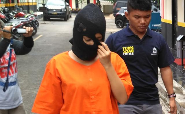 Mau Buat KTP, Gigolo Pakistan Ditawari Rp 20 Juta Temani Wanita Ini 