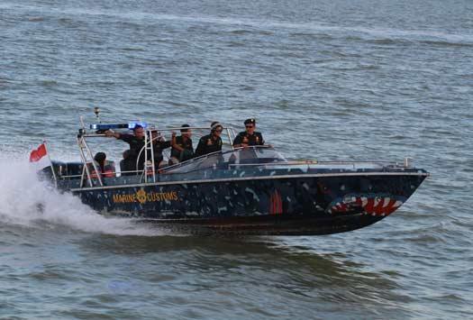 Patroli Bea Cukai Kepri Tangkap Speed Boat Penyelundup HP