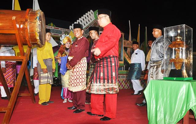 Bupati Natuna Buka MTQ Tingkat Kabupaten Natuna, Dua Kecamatan Baru Ikut Pawai Taaruf