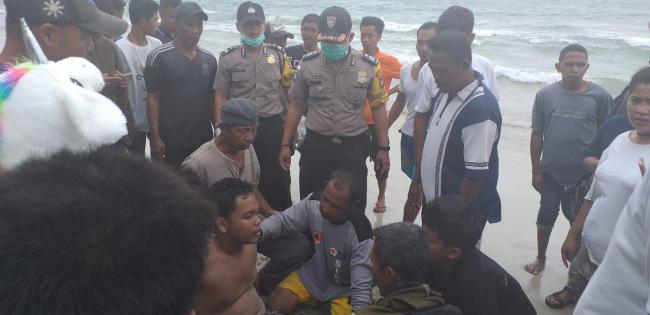 Delon Lemas Usai Terseret Arus Pantai Trikora, 3 Rekannya Masih Hilang