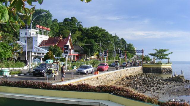 Spanduk "Kau Gubernur Asing" Bertebaran di Tanjungpinang