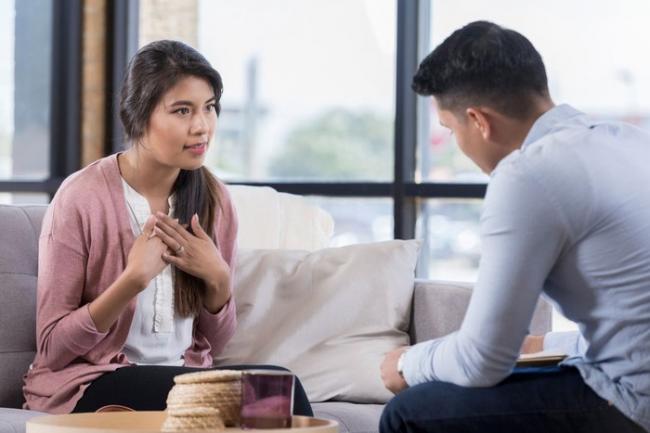 Saat Suami Gajinya Lebih Kecil dari Istri, 3 Hal Ini Bisa Bikin Emosi