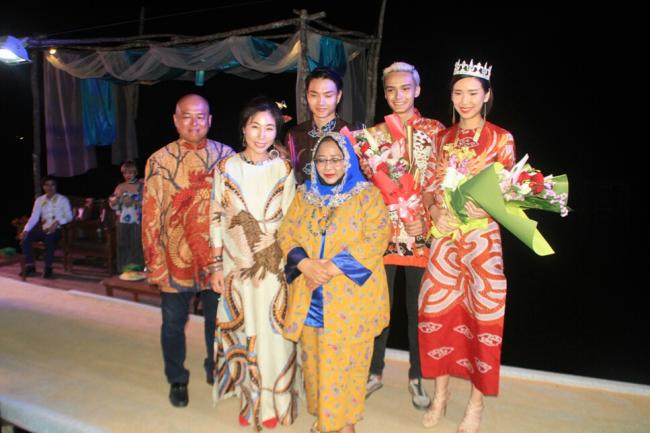 Juarai Kontes Batik di Bintan, Model Asal Malaysia ini Berhak Tampil di Perancis