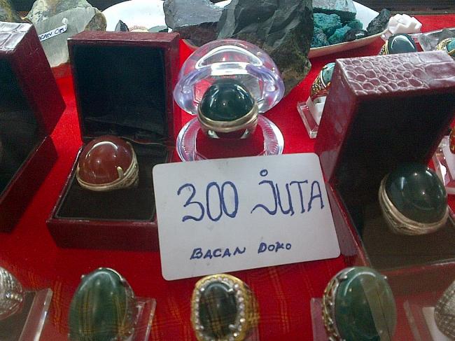 Ini Penampakan Batu Bacan Seharga Rp300 Juta di Batam (2)