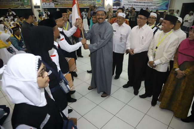 Nurdin Basirun Titip Doa ke Calhaj Kepri Agar Indonesia Damai Tentram