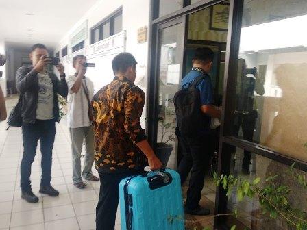 Kantor DLH Kepri Digeledah KPK, ke Mana Nilwan?