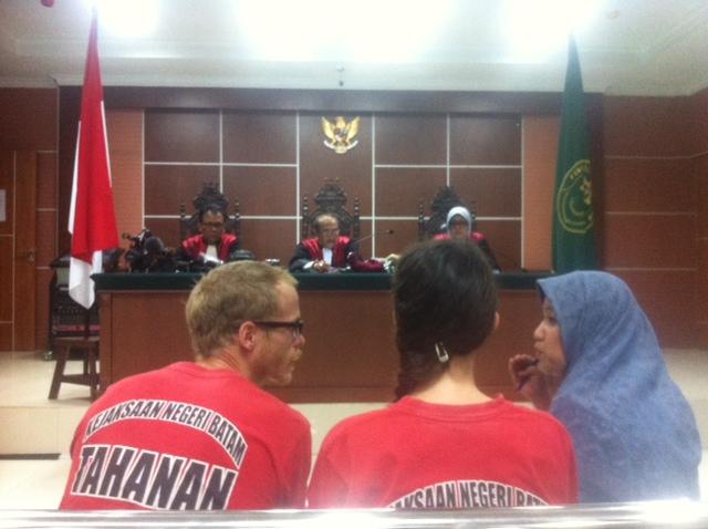 Pantaskah Dua Jurnalis Inggris Dikurung 5 Tahun Penjara?
