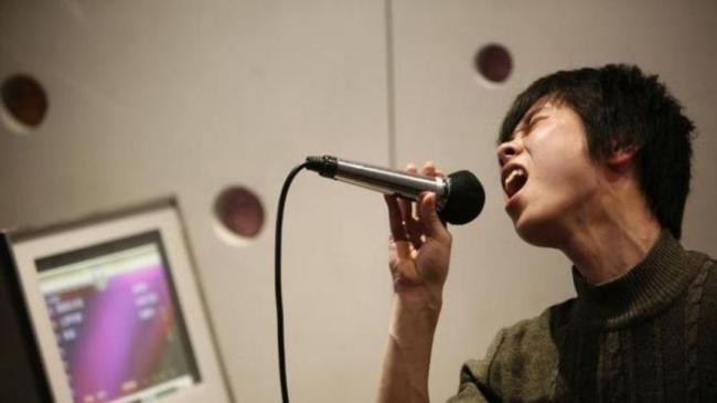 Wanita Hampir Meninggal Usai Nyanyikan Lagu Bernada Tinggi saat Karaoke