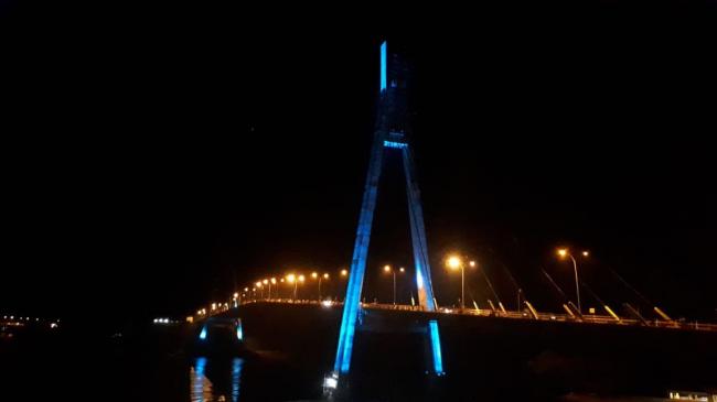 Lampu Hias Bikin Semarak Jembatan Barelang Kala Malam Hari