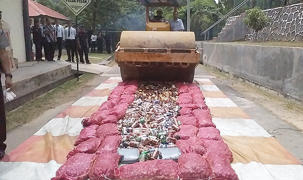 Bea Cukai Batam Musnahkan Ribuan Barang Hasil Tangkapan, Ini Jenisnya