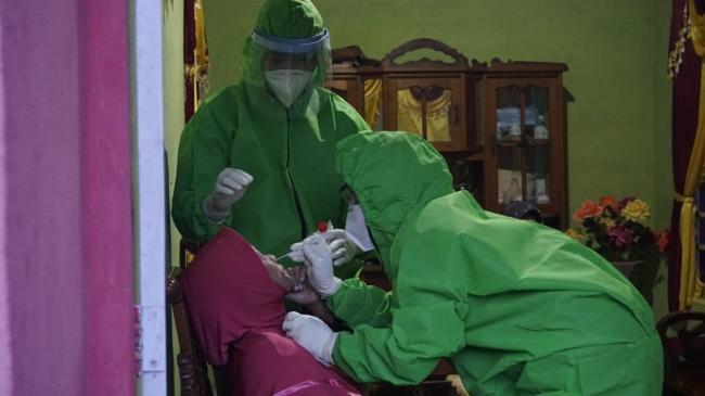 Reaktif saat Rapid Test Corona, Lima Warga Serasan Jalani Swab