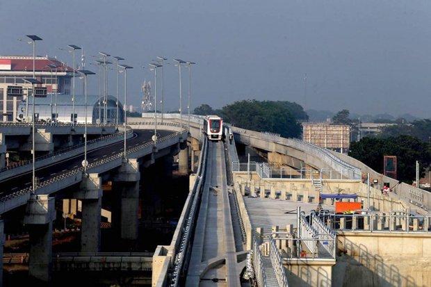 Skytrain Resmi Beroperasi, Penumpang di Bandara Soetta Terkagum-kagum