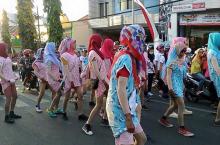 Media Malaysia Kritik Demo Berjilbab Pamer Paha di Indonesia