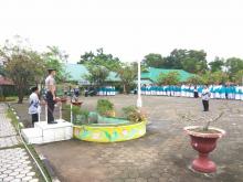 Kapolsek Tebing AKP Budi Jadi Inspektur Upacara di SMP 2 