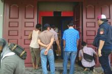 Gudang Mikol Ilegal dan Rokok H. Permata Digerebek Petugas Bareskrim Polri dan Bea Cukai