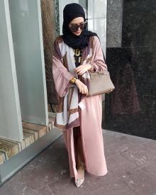 Sontek Gaya Berbusana Lebaran Ala Desainer Modest-Wear Vivi Zubedi
