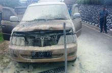 Sempat Terdengar Ledakan, Toyota Kijang Terbakar di Halaman RSAL Tanjungpinang