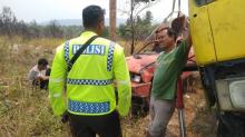 Hilang Kendali, Pick-up Chevrolet Nyungsep di Galang Batang