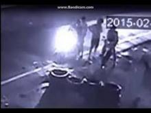 [VIDEO] DOR! Polisi Tembaki Begal Sadis di Jalan Raya. Dua Pelaku Diduga Tewas