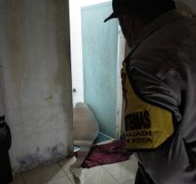 Tim Covid-19, Evakuasi Mayat Pria Tanpa Busana di Sukajadi