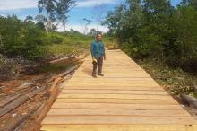 Jembatan Lapuk Menuju SDN 014 Tanjung Paku di Lingga Kini Mulus