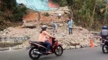 Pemasangan Batu Miring Longsor Bukit Senang Terkendala Dana