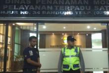 Kantor Dinas Penanaman Modal Diobrak-abrik Polisi