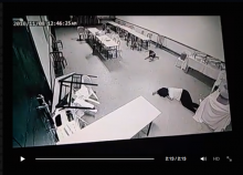 [VIDEO] Penampakan Horor Bikin Seorang Wanita Pingsan